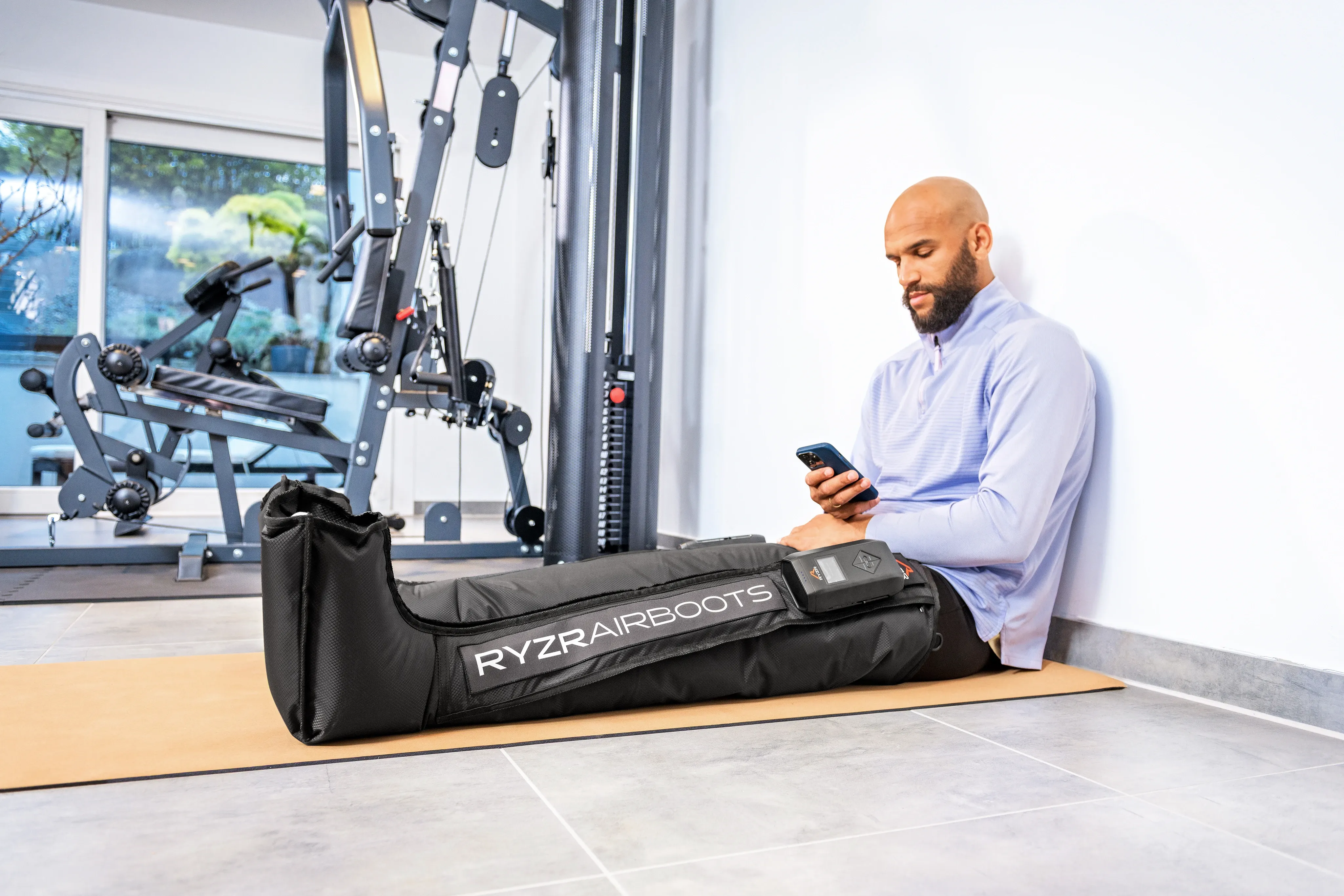 Kompressionstherapie mit RYZR Airboots für eine optimale Durchblutung und Recovery der Beine