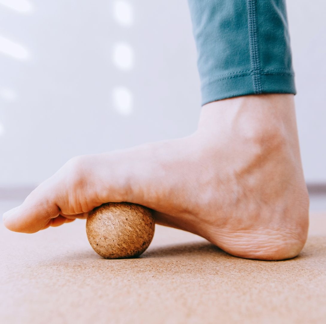 Faszientraining für die Fußsohle: Befreie Deine Füße von Verspannungen mit dem Faszienball